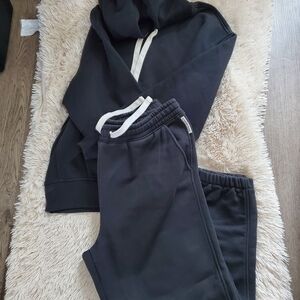 Sweatpants & Sweatshirt Set